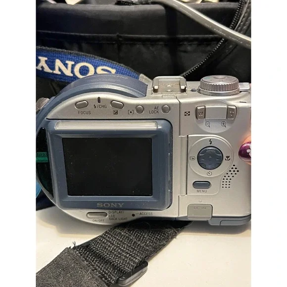 Sony Mavica MVC-CD300 Digital Camera‎ CD 2.1MP 3x Optical Zoom w/Accessories